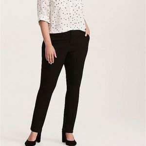 TORRID STUDIO MODERN STRETCH STRAIGHT LEG - NWT
